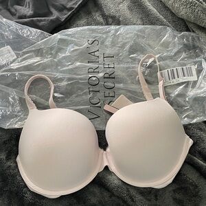 Victoria's Secret Pale Pink Seamless T-Shirt Bra